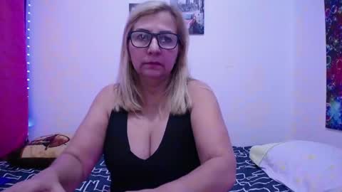 sara online show from February 14, 9:43 pm