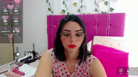 Snapshot of sara_arias00 chatting on October 13, 1:44 pm Sara online show from October 13, 1:44 pm