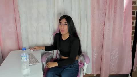 Snapshot of sara_cloudy chatting on November 11, 2:39 pm Sara online show from November 11, 2:39 pm