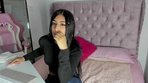 Snapshot of sara_cloudy chatting on November 25, 2:50 pm Sara online show from November 25, 2:50 pm