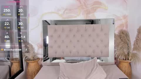 sara_connde online show from September 18, 8:22 pm