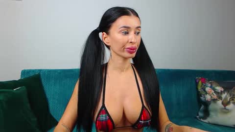 Im Sara I am happy to be here  online show from October 10, 5:01 pm