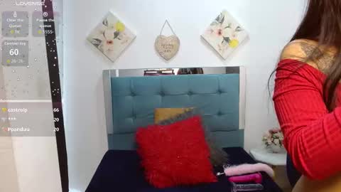 Snapshot of sara_f_w chatting on October 6, 9:01 pm Sara online show from October 6, 9:01 pm