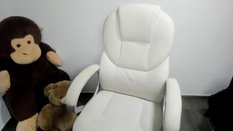 sarah  LIZCANO....... online show from December 15, 12:18 am