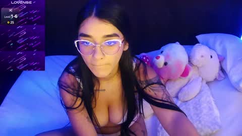 Snapshot of sara_ramirez0 chatting on December 19, 1:18 am sara_ramirez0 online show from December 19, 1:18 am