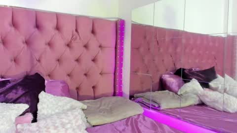 Snapshot of sara_ramirez0 chatting on September 11, 12:00 am sara_ramirez0 online show from September 11, 12:00 am