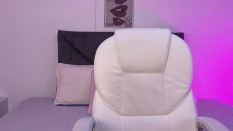 sara  online show from September 10, 1:55 pm