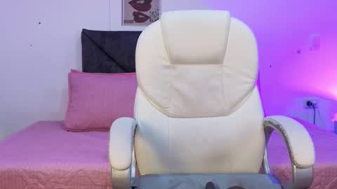 sara  online show from November 20, 2:50 pm