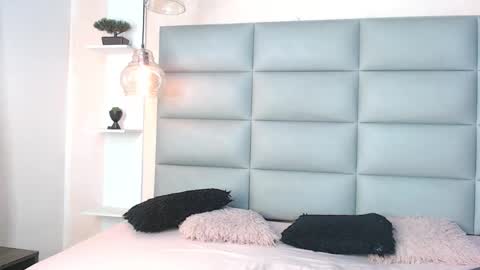 sara_shayk online show from December 3, 7:23 pm