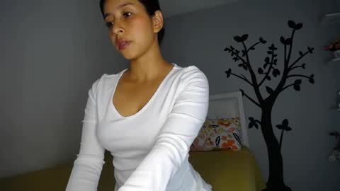 Snapshot of sara_tris chatting on December 2, 11:18 pm Sara online show from December 2, 11:18 pm