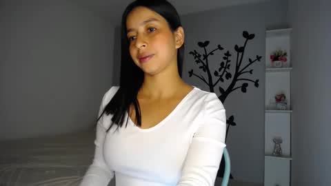 Snapshot of sara_tris chatting on February 12, 1:09 am Sara online show from February 12, 1:09 am