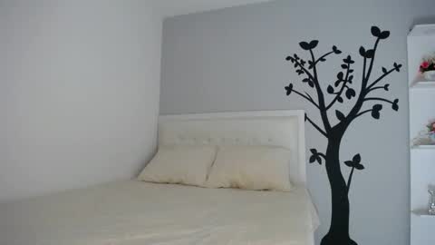 Snapshot of sara_tris chatting on February 14, 1:34 am Sara online show from February 14, 1:34 am