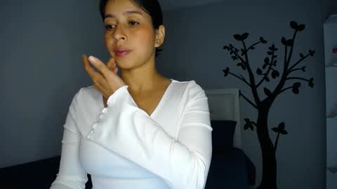 Snapshot of sara_tris chatting on March 7, 1:09 am Sara online show from March 7, 1:09 am