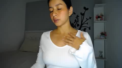 Snapshot of sara_tris chatting on September 19, 1:18 am Sara online show from September 19, 1:18 am