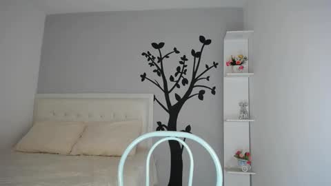 Snapshot of sara_tris chatting on October 17, 1:42 am Sara online show from October 17, 1:42 am