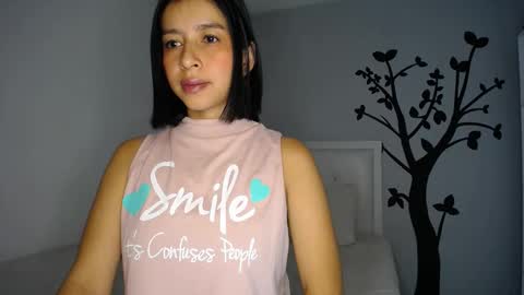 Snapshot of sara_tris chatting on October 22, 1:39 am Sara online show from October 22, 1:39 am