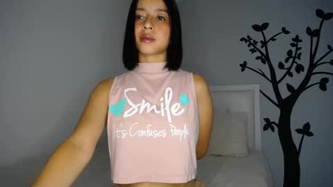 Snapshot of sara_tris chatting on November 19, 2:00 am Sara online show from November 19, 2:00 am