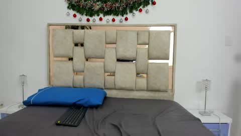 sara online show from December 4, 3:04 am