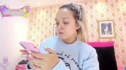 SaraAvila  online show from November 30, 5:00 am