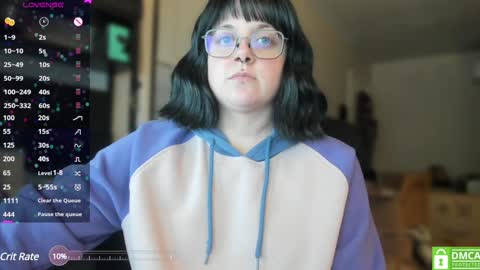 Snapshot of sarah_e_xx chatting on December 13, 3:05 am Sarah online show from December 13, 3:05 am