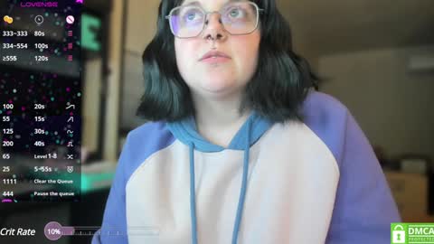 Snapshot of sarah_e_xx chatting on December 13, 6:10 am Sarah online show from December 13, 6:10 am