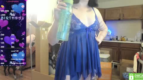 Snapshot of sarah_e_xx chatting on December 14, 6:35 am Sarah online show from December 14, 6:35 am