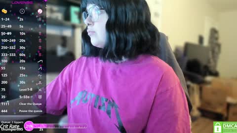 Snapshot of sarah_e_xx chatting on December 15, 12:07 am Sarah online show from December 15, 12:07 am