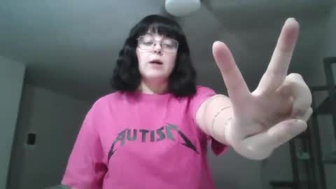 Snapshot of sarah_e_xx chatting on December 30, 1:26 am Sarah online show from December 30, 1:26 am