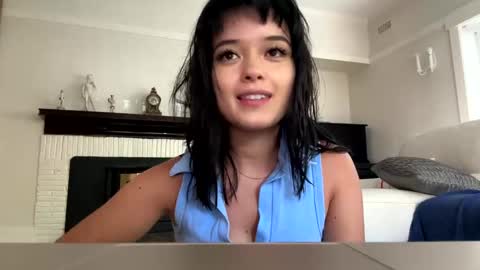 Snapshot of sarah_heart_aus chatting on February 5, 4:37 am Sarah Heart Aus online show from February 5, 4:37 am