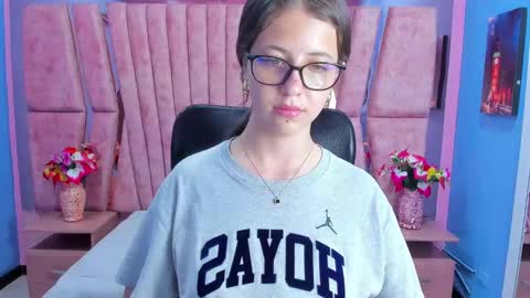 Snapshot of sarah_sweett_ chatting on February 28, 8:07 pm Sarah online show from February 28, 8:07 pm
