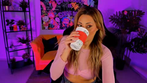 Snapshot of sarahholly chatting on January 3, 11:25 am Divine Sarah NONUDE model online show from January 3, 11:25 am