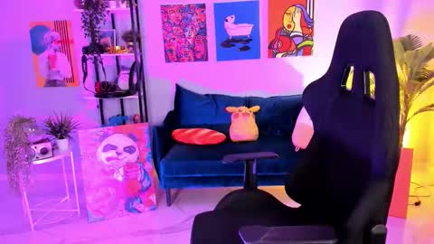 Snapshot of sarahholly chatting on October 4, 1:09 pm Divine Sarah NONUDE model online show from October 4, 1:09 pm