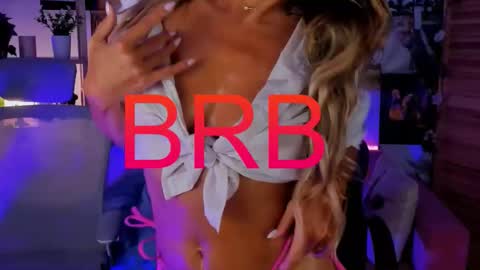 Snapshot of sarahholly chatting on October 10, 11:31 am Divine Sarah NONUDE model online show from October 10, 11:31 am