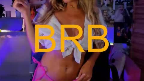 Snapshot of sarahholly chatting on October 13, 11:32 am Divine Sarah NONUDE model online show from October 13, 11:32 am