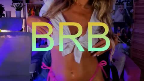 Snapshot of sarahholly chatting on October 24, 11:39 am Divine Sarah NONUDE model online show from October 24, 11:39 am