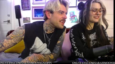 Snapshot of sarahmoonsg chatting on February 4, 7:40 am Sarah Moon online show from February 4, 7:40 am