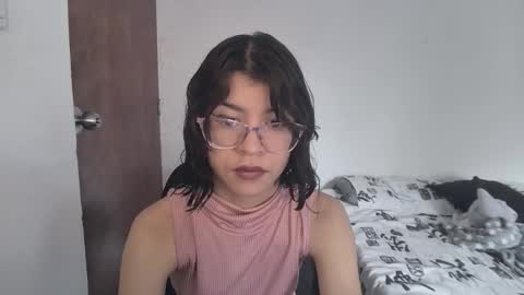 Snapshot of sarahsmitt chatting on September 17, 12:51 pm Sarah online show from September 17, 12:51 pm