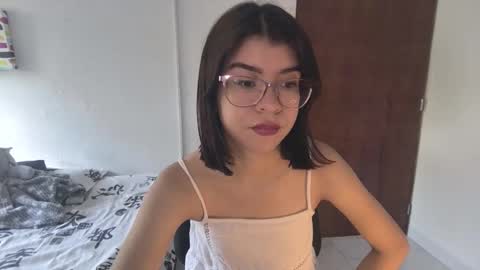 Snapshot of sarahsmitt chatting on September 21, 3:35 pm Sarah online show from September 21, 3:35 pm