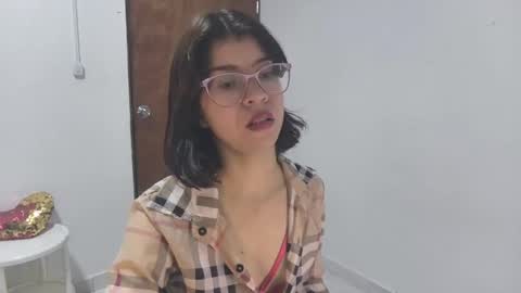 Snapshot of sarahsmitt chatting on September 27, 1:05 pm Sarah online show from September 27, 1:05 pm