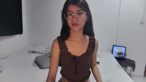 Snapshot of sarahsmitt chatting on November 10, 6:51 pm Sarah online show from November 10, 6:51 pm