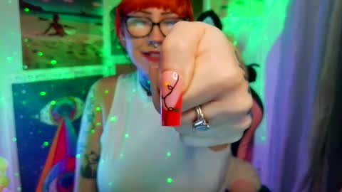 Snapshot of saraht666 chatting on November 22, 7:07 am Sarah T online show from November 22, 7:07 am