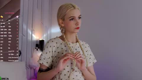 saramist online show from October 29, 1:41 am