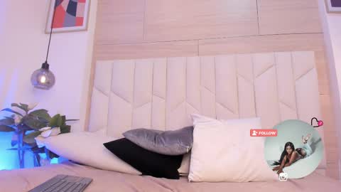 Snapshot of saramonroe1 chatting on February 12, 11:09 pm Sara online show from February 12, 11:09 pm