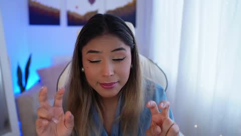 Sara online show from December 8, 8:36 pm