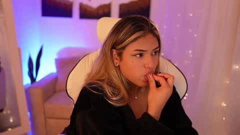 Sara online show from December 22, 12:39 am