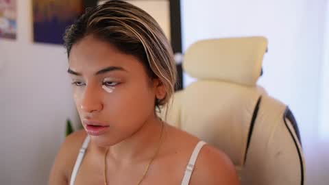 Sara online show from January 24, 10:30 pm