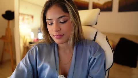 Sara online show from February 9, 11:15 pm