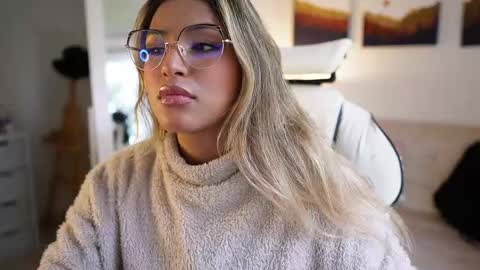 Sara online show from February 11, 9:46 pm