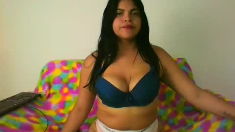 saray_we online show from December 1, 1:43 am