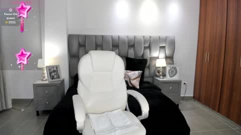 Snapshot of sarita_evanss chatting on December 20, 3:25 am Saritaaa online show from December 20, 3:25 am